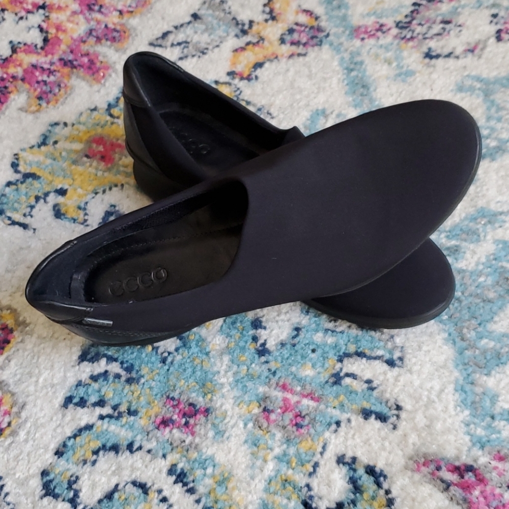 ECCO stretch gore-tex slip-on shoes NWOT
